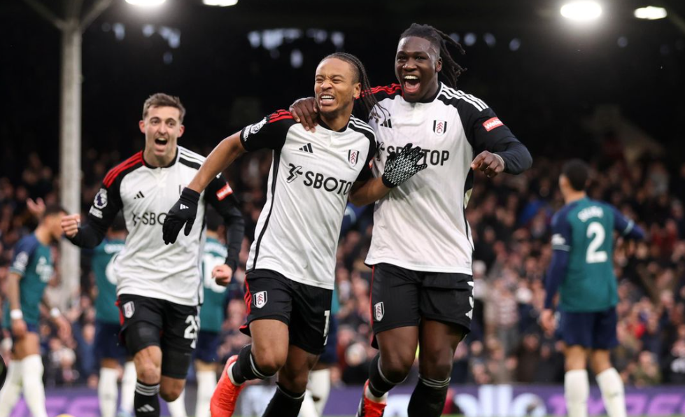 Fulham verplettert Gunners' broze titeldromen met 2-1 overwinning op Arsenal
